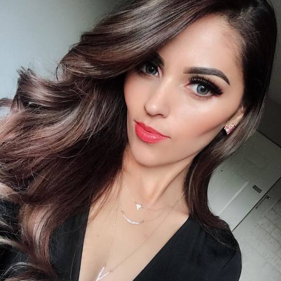 Meet your Posher, Martina - Picture 1 of 1